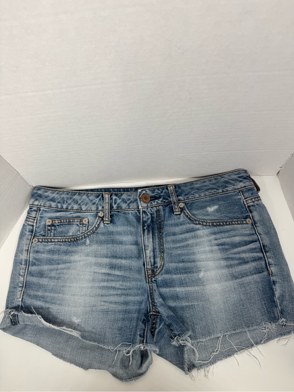 American‎ Eagle Outfitters Light Wash Denim Shorts Size 8